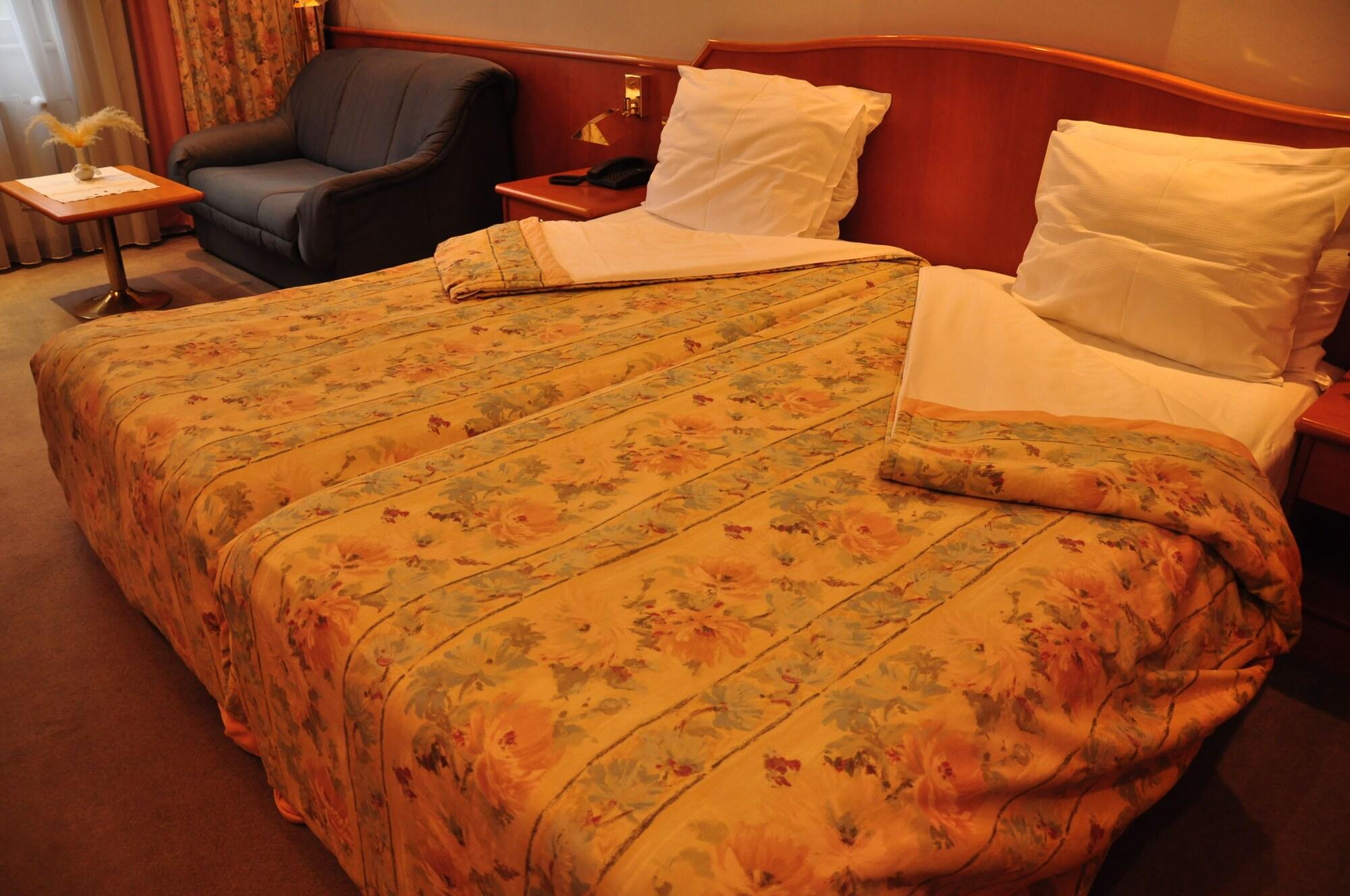 Hotel Krka - Terme Krka โนโวเมสโต ภายนอก รูปภาพ