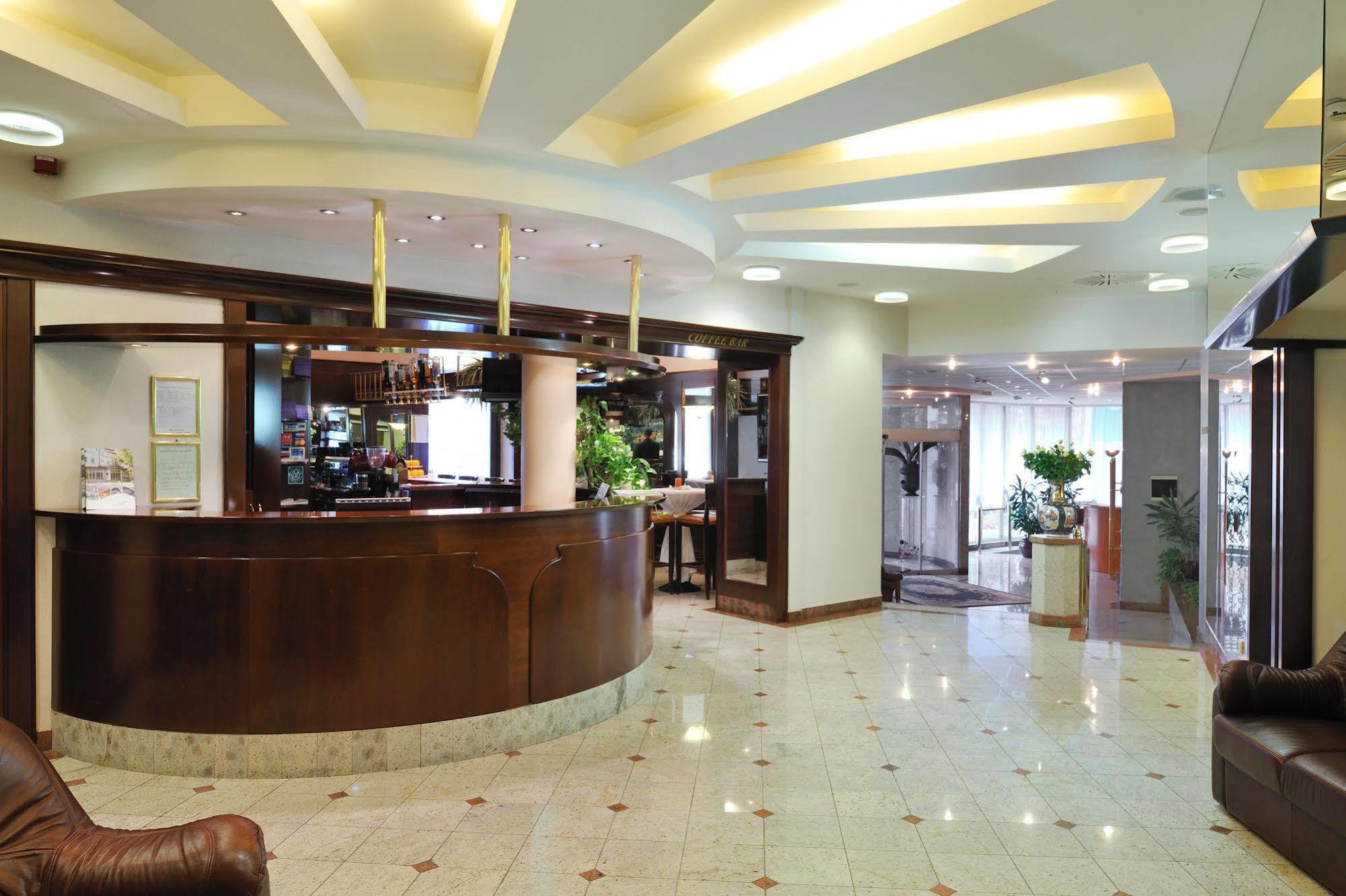 Hotel Krka - Terme Krka โนโวเมสโต ภายนอก รูปภาพ